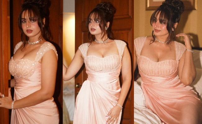 HOT: Dhurandhar Beauty Blasts Glam Bomb