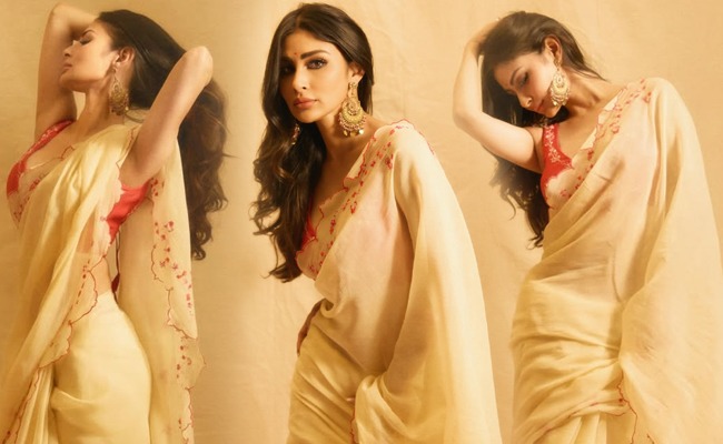 HOT: Chiranjeevi's Co-Star Stuns In Yellow