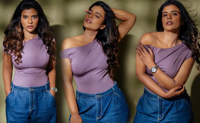 HOT: Lovely Poses With Lavender Top