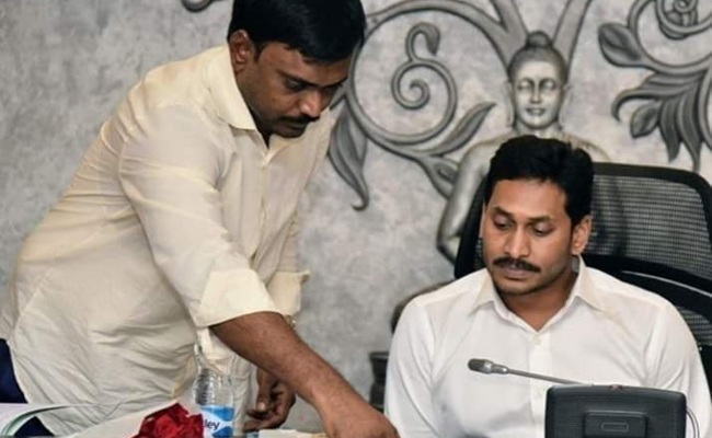 Despite SIT cases, KNR returns as Jagan's PA