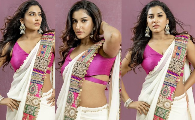 HOT: Actress’ Glamorous Desi Avatar Creates a Buzz