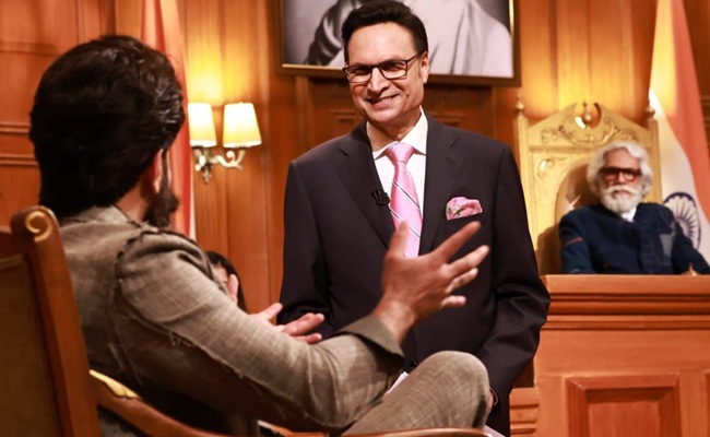 North Indian Anchor Pokes South Star Fans