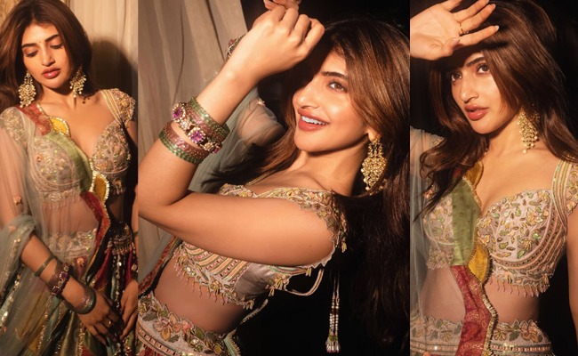 HOT: Sreeleela Sets Ethnic Glam On Fire
