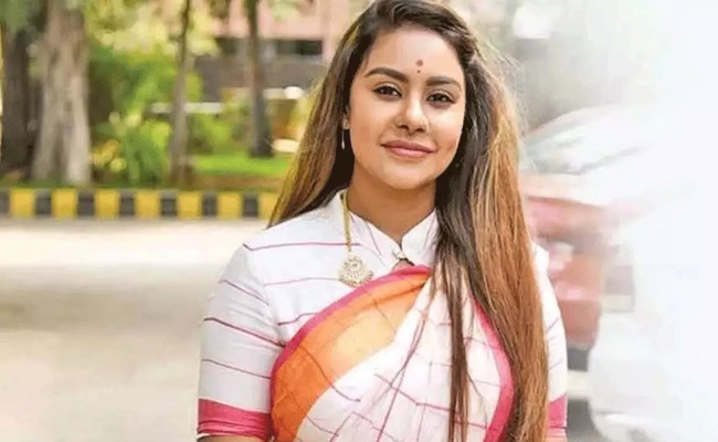 Sri Reddy Turns Against YSRCP, Vows to Expose Shyamala