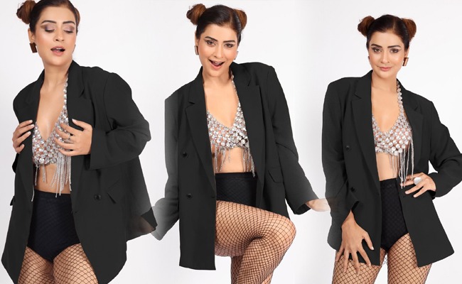 HOT: Beauty Turns Heads In Chic Style