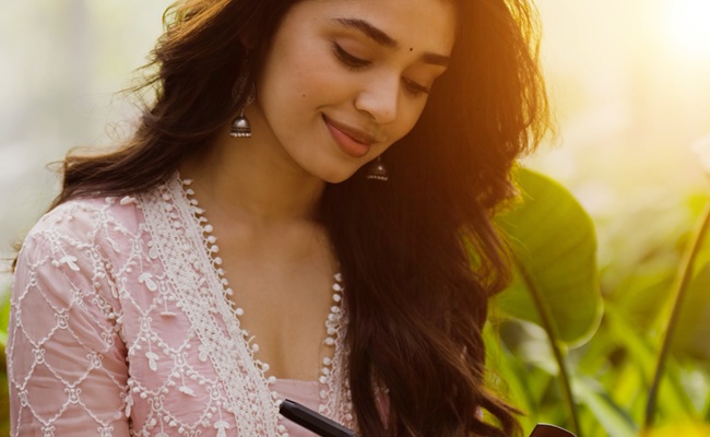 High: Krithi Shetty Spreads Her Magic To Fanaa