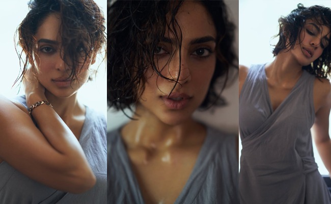 HOT: Akkineni Beauty In Alluring Poses