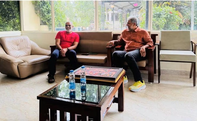 Vallabhaneni Meets Vangaveeti: What's Up?