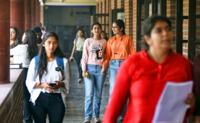 US Student Enrolment Falls 20% As Visa Curbs Hit Demand