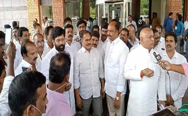 Differences Emerging Among Kapu Leaders in YSRCP?