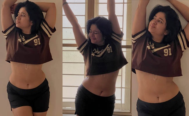 HOT: Naughty Poses Of Hot Beauty