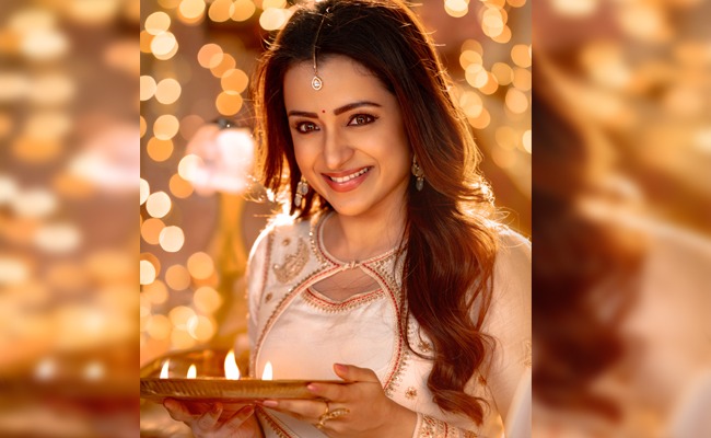 Pic: Trisha Brings Luminous Charm To Vishwambhara