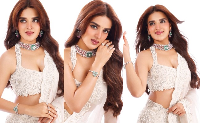 HOT: Nidhi Shows Her Glam Treasure