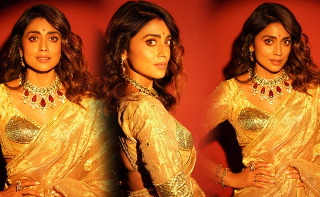 HOT: Ever Youthful Lady Glows In Elegance