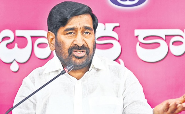 Ex Minister Compares Pawan To Item Girl