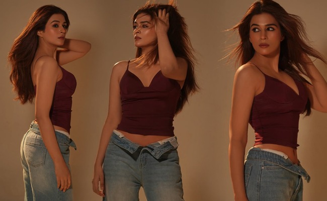 Pics: Evergreen Beauty Unbuttons Her Jeans