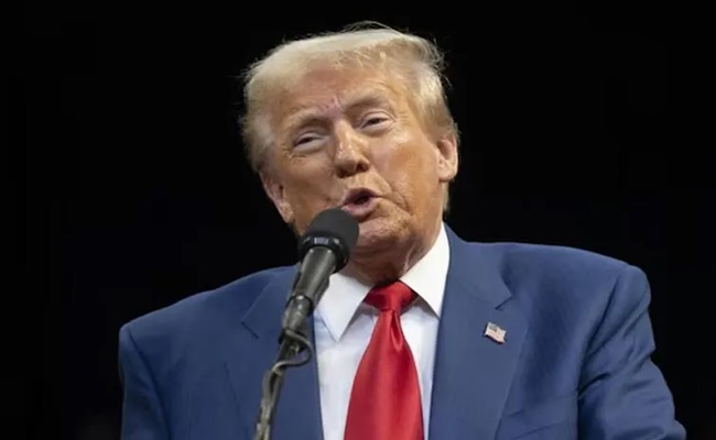 Democrats move to block Trump green card rule