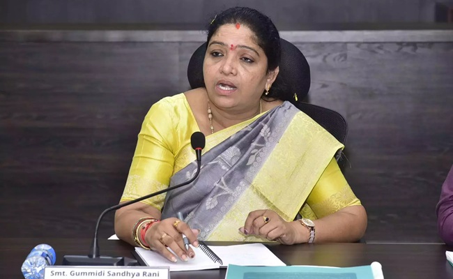 Andhra Minister's PA Attempts Suicide!