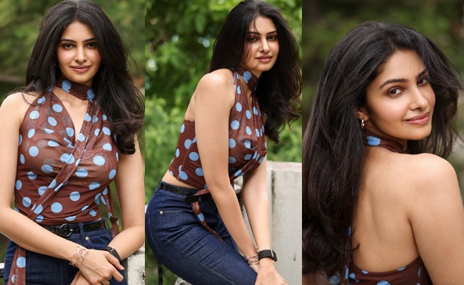 HOT: Manasa's Mesmerizing Fashion Charm
