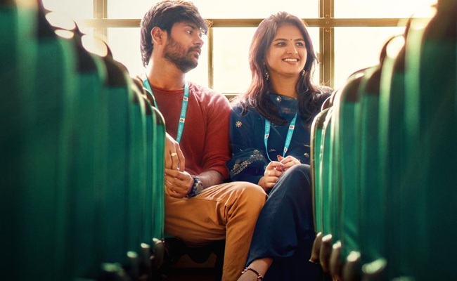 Okka Chinni Navve From Sahaa: Lovely Romantic Melody