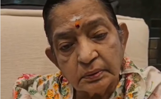 P Susheela Breaks Down: 'Many Tried to Divide Janaki and Me'