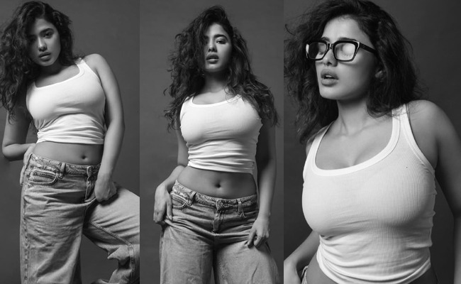 HOT: 'Romantic' Beauty Teases With Monochrome Poses